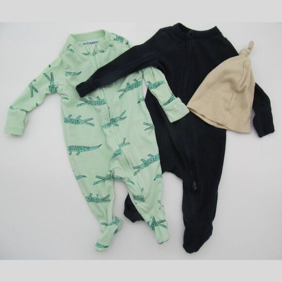 Old Navy - 3 Piece Bundle (0 to 3 M) - Picture 1 of 6
